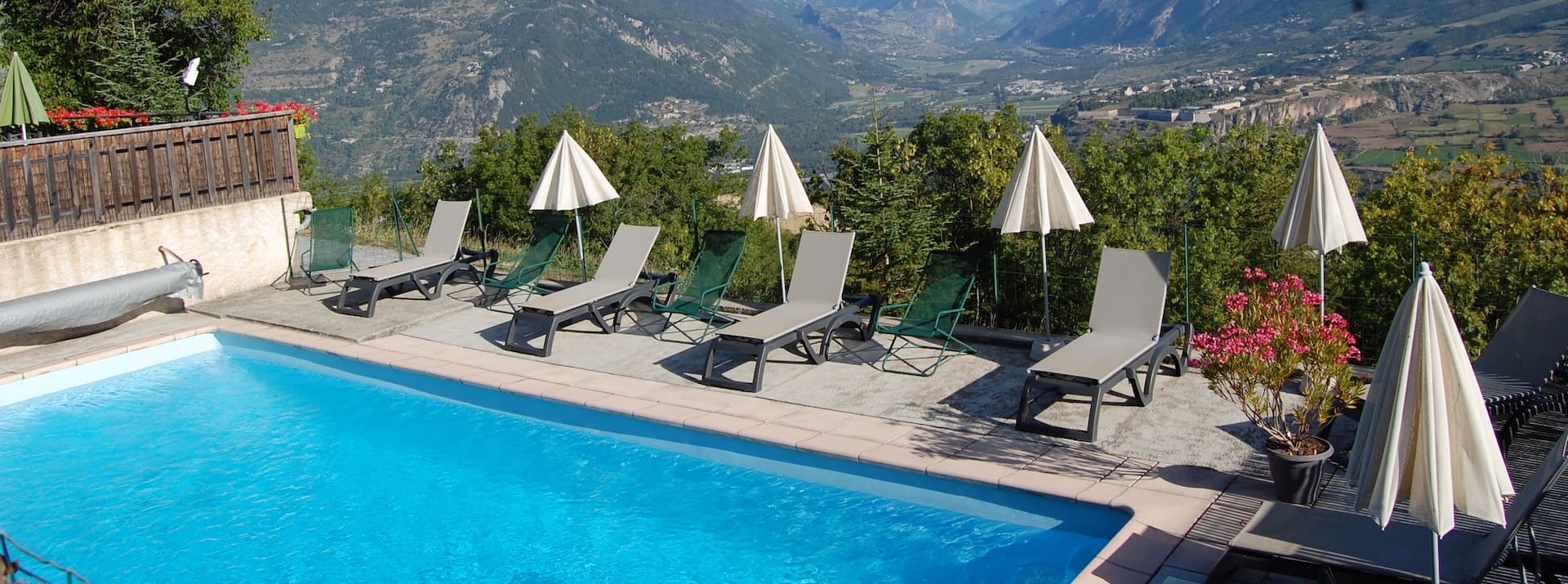 hôtel au bon logis risoul et sa piscine