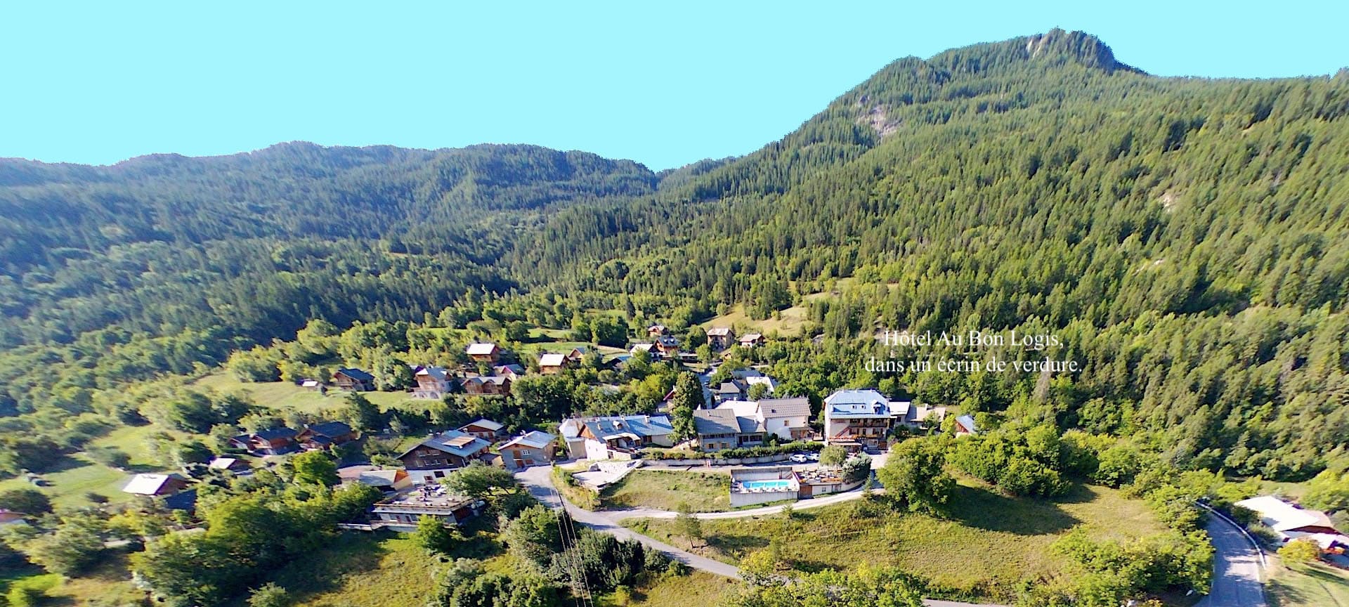 hôtel au bon logis risoul dans son écrin de verdure