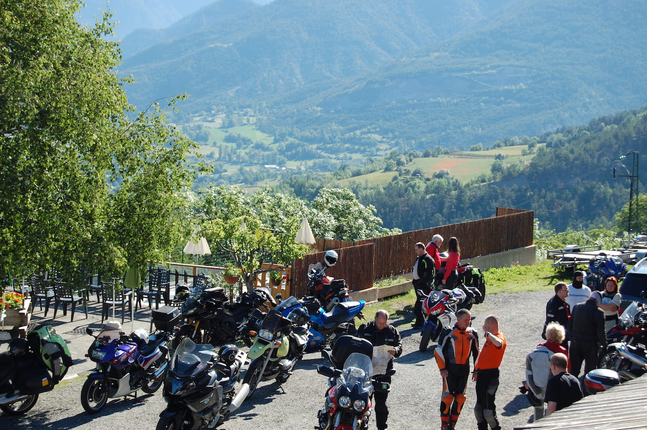 motards à l'hôtel au bon logis