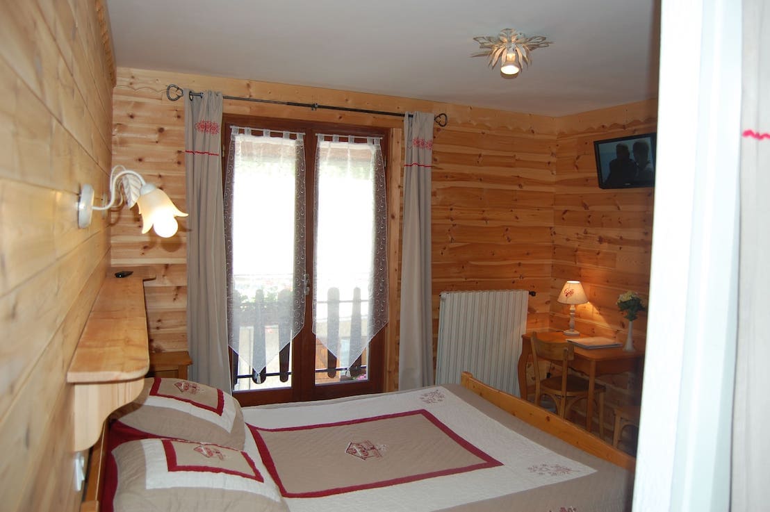 hôtel au bon logis risoul chambre 8